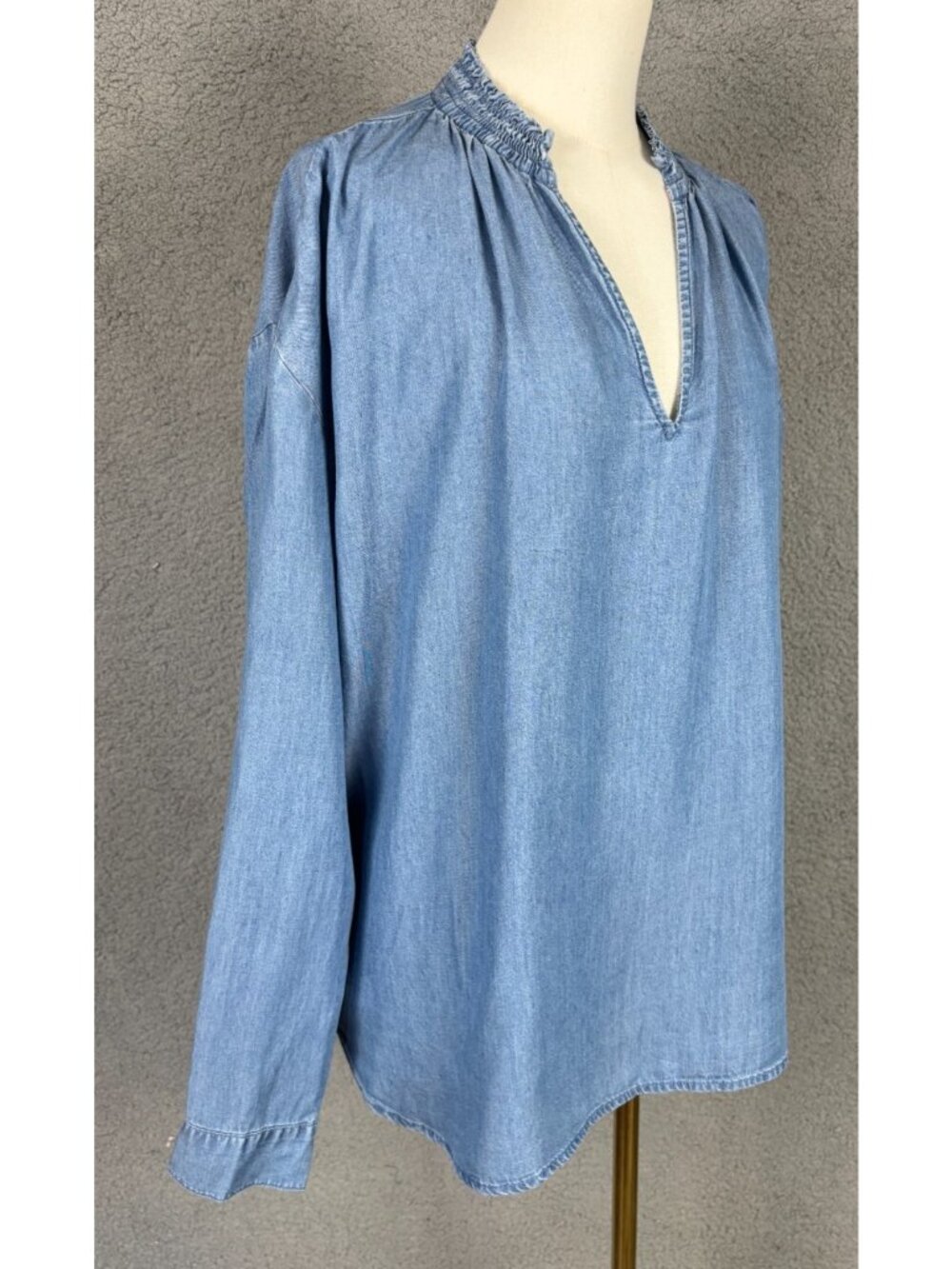 On 34th Trendy Plus Size Long-Sleeve Split-Neck Top Blue 2X New With Tags. - Picture 2 of 8